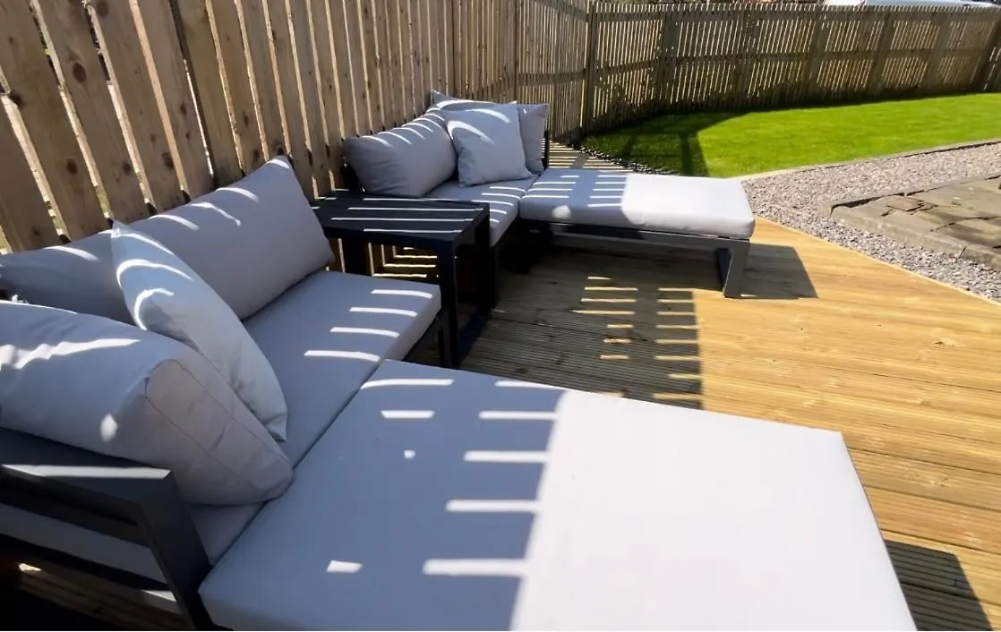 Corn Flour Lodge At Pitkerro Mill, 3 Double Bedrooms With Tvs, 1 En-Suite, 2 Further Bathrooms, Fully Equipped Kitchen, Large Family Dining Area, Free Parking And Wifi, Hot Tub, Private Garden, Short Mid And Longterm Stays Available With Honeycomb Ho Dundee 0*,