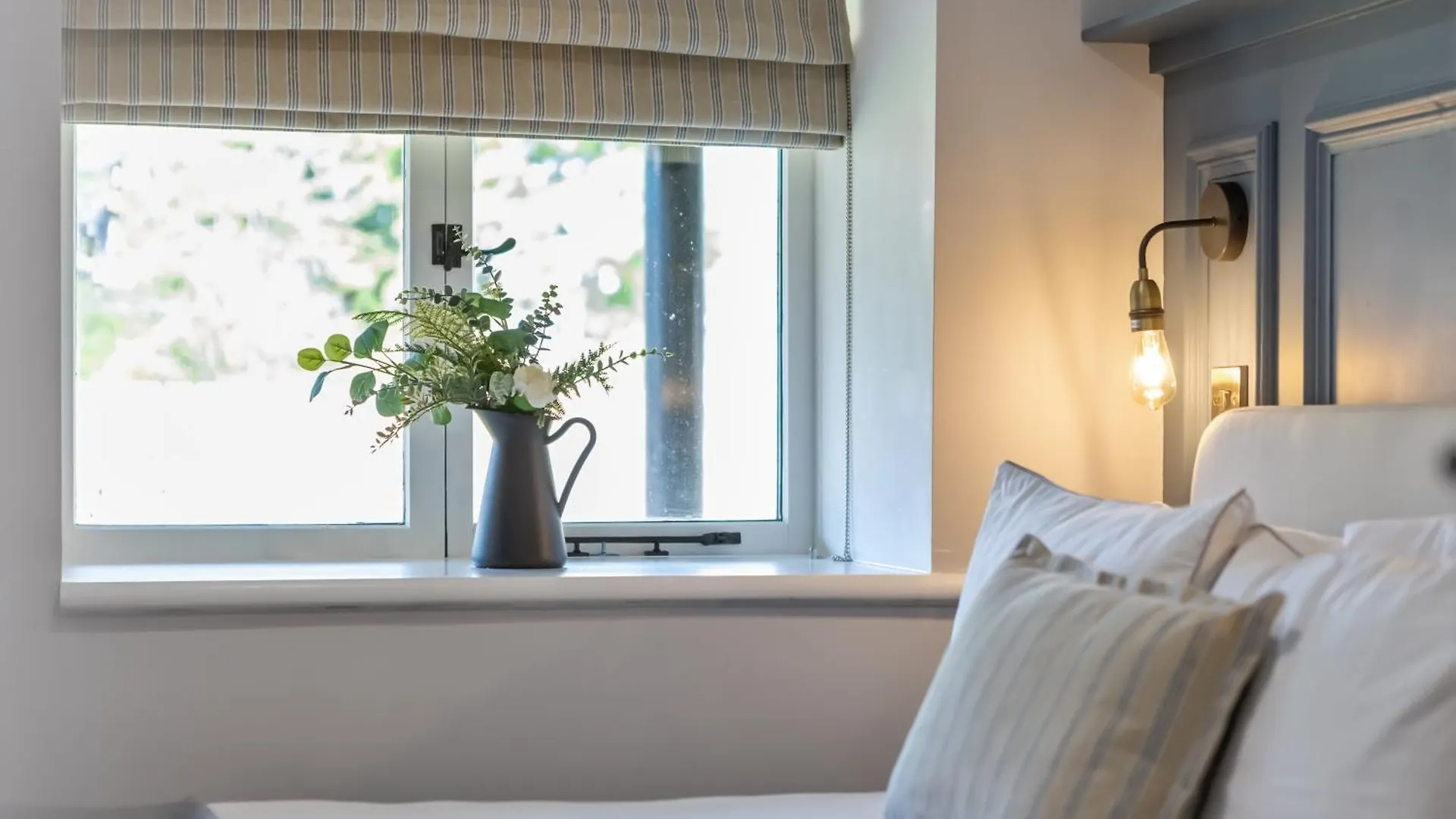 Apartment Corn Flour Lodge At Pitkerro Mill, 3 Double Bedrooms With Tvs, 1 En-Suite, 2 Further Bathrooms, Fully Equipped Kitchen, Large Family Dining Area, Free Parking And Wifi, Hot Tub, Private Garden, Short Mid And Longterm Stays Available With Honeycomb Ho Dundee