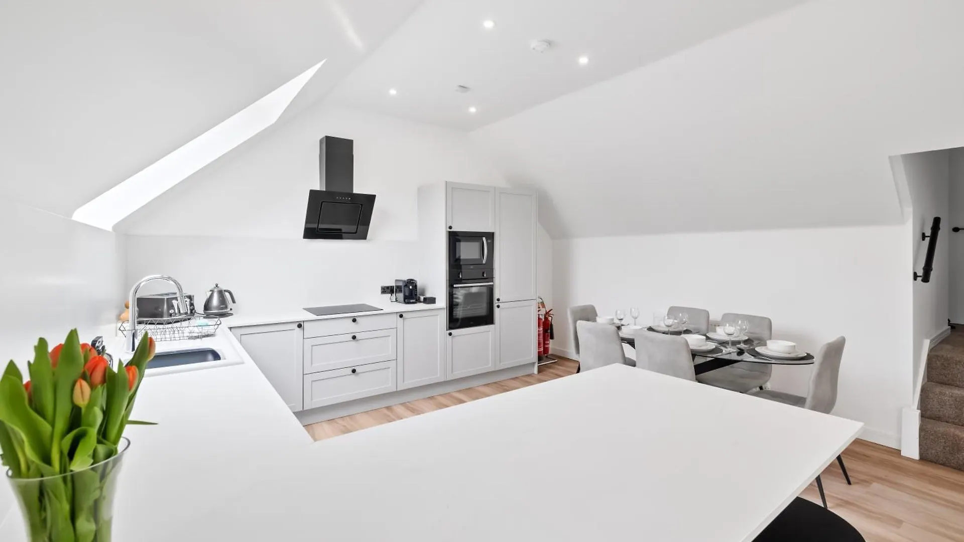 Corn Flour Lodge At Pitkerro Mill, 3 Double Bedrooms With Tvs, 1 En-Suite, 2 Further Bathrooms, Fully Equipped Kitchen, Large Family Dining Area, Free Parking And Wifi, Hot Tub, Private Garden, Short Mid And Longterm Stays Available With Honeycomb Ho Dundee United Kingdom