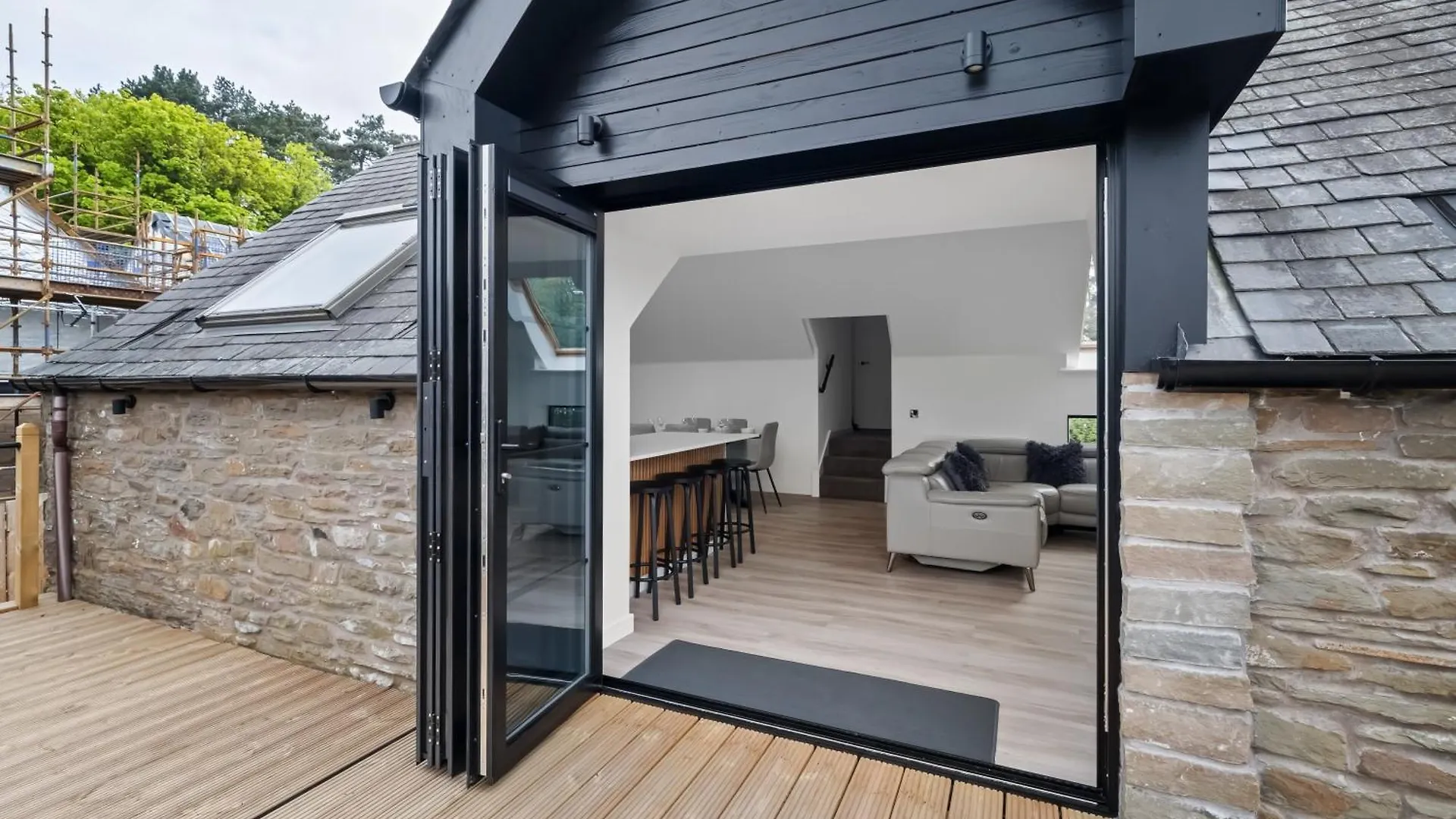 Apartment Corn Flour Lodge At Pitkerro Mill, 3 Double Bedrooms With Tvs, 1 En-Suite, 2 Further Bathrooms, Fully Equipped Kitchen, Large Family Dining Area, Free Parking And Wifi, Hot Tub, Private Garden, Short Mid And Longterm Stays Available With Honeycomb Ho Dundee United Kingdom