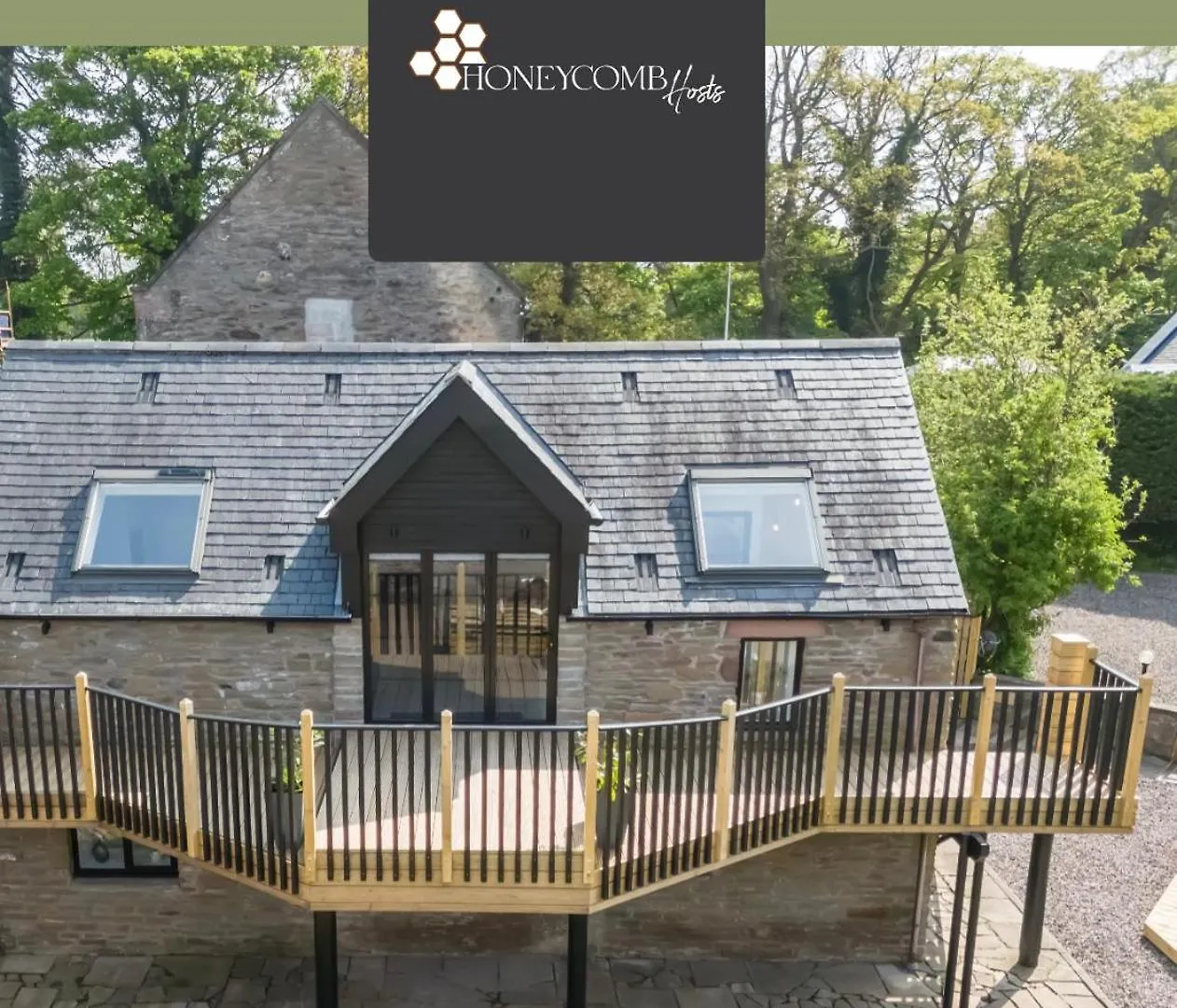 Corn Flour Lodge At Pitkerro Mill, 3 Double Bedrooms With Tvs, 1 En-Suite, 2 Further Bathrooms, Fully Equipped Kitchen, Large Family Dining Area, Free Parking And Wifi, Hot Tub, Private Garden, Short Mid And Longterm Stays Available With Honeycomb Ho Dundee